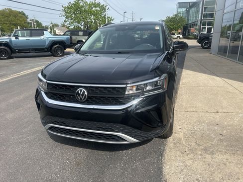 Used 2024 Volkswagen Taos SE AWD/4WD image 8