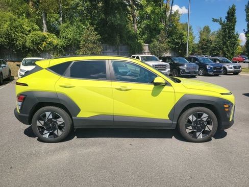 Used 2025 Hyundai Kona SEL FWD image 2