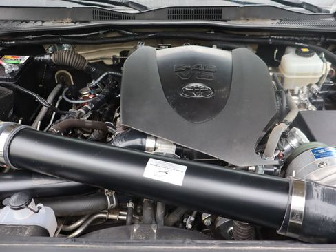Used 2019 Toyota Tacoma TRD Off-Road AWD/4WD image 41