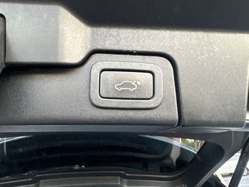 Used 2018 Land Rover Range Rover Evoque SE Premium image 21