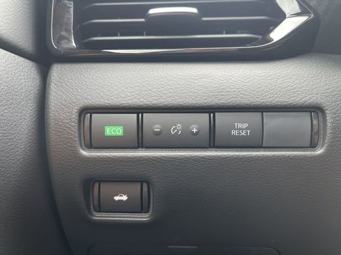 New 2025 Nissan Sentra SV w/ SV Premium Package image 33