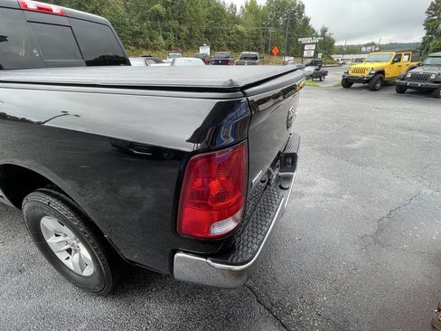 Used 2019 RAM 1500 Classic SLT image 5