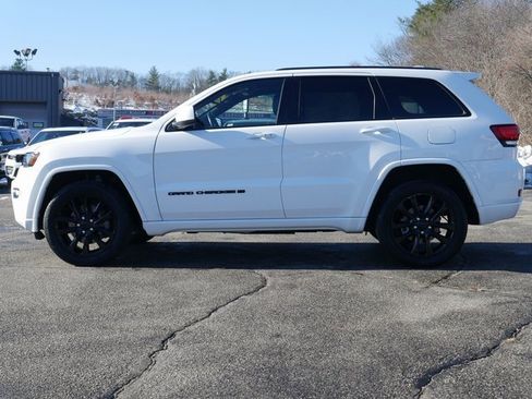 Used 2022 Jeep Grand Cherokee Laredo X image 3