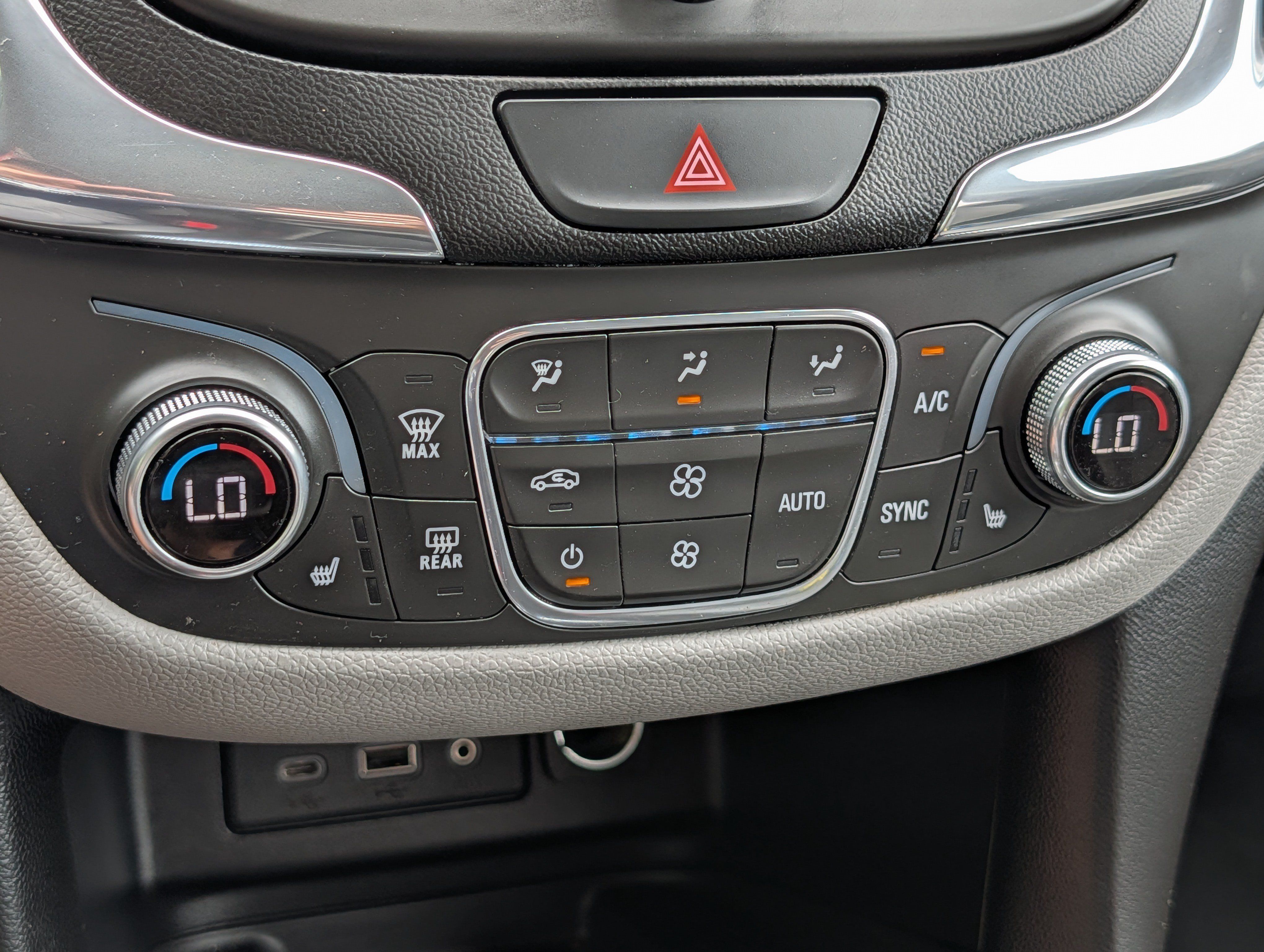 Used 2019 Chevrolet Equinox Premier AWD/4WD image 23