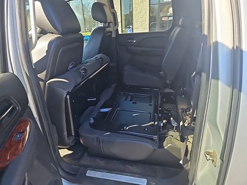 Used 2013 Chevrolet Avalanche LTZ image 32