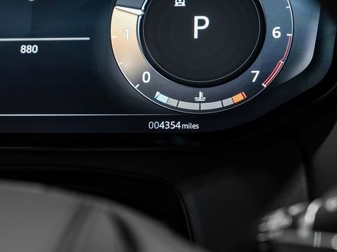 Used 2025 Land Rover Range Rover Long Wheelbase SE image 17