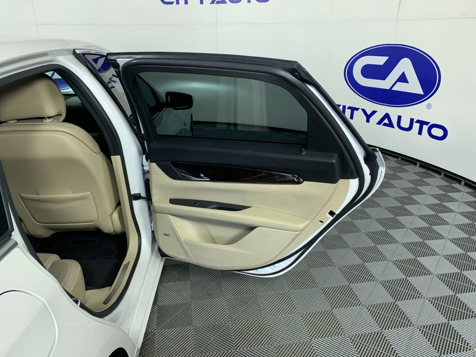 Used 2018 Cadillac CT6 2.0T RWD image 32