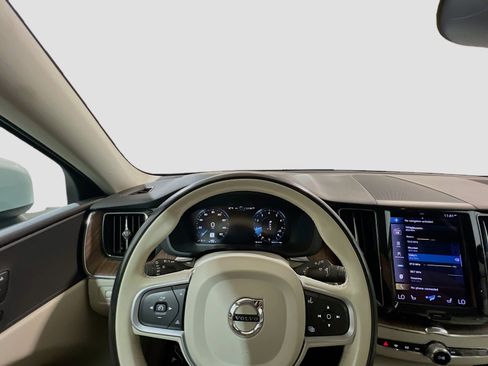 Used 2021 Volvo XC60 T5 Momentum w/ Protection Package Premier image 7