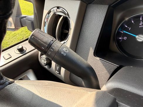 Used 2015 Ford F250 Lariat w/ Lariat Chrome Package AWD/4WD image 21