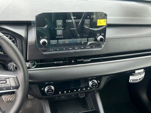 Used 2025 Mitsubishi Outlander image 14