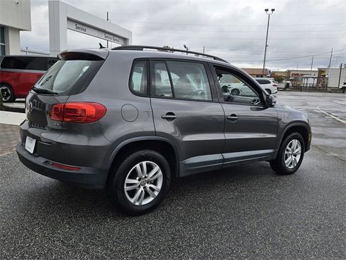 Used 2016 Volkswagen Tiguan S image 14
