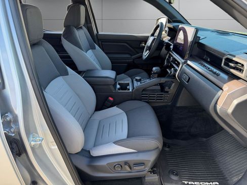 Used 2024 Toyota Tacoma TRD Sport w/ TRD Sport Upgrade Package image 7