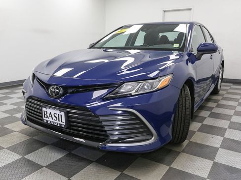 Used 2024 Toyota Camry LE AWD/4WD image 4