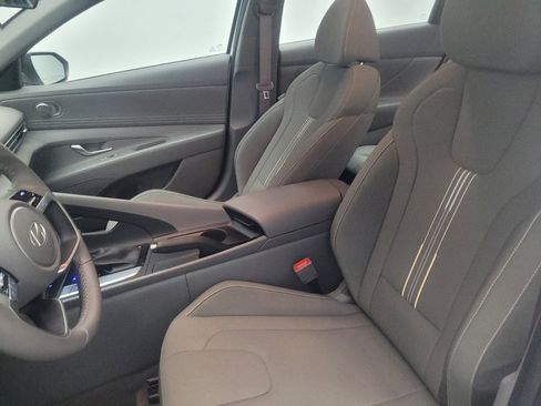 Used 2025 Hyundai Elantra Sport FWD image 17