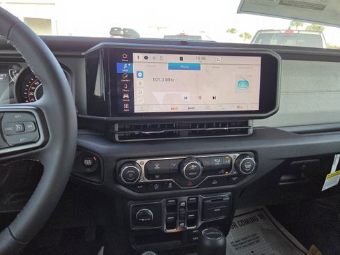 New 2025 Jeep Gladiator Sport AWD/4WD image 31