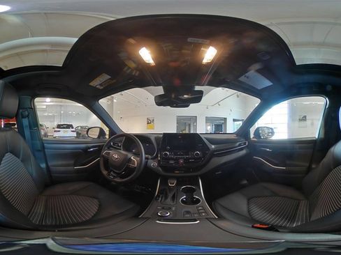 Used 2025 Toyota Highlander XSE AWD/4WD image 45