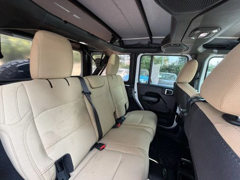 Used 2018 Jeep Wrangler Unlimited Sport S AWD/4WD image 12