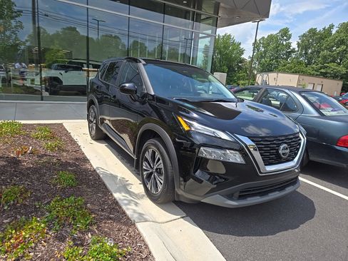 Used 2023 Nissan Rogue SV FWD image 1