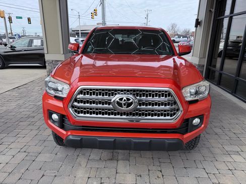 Used 2017 Toyota Tacoma TRD Off-Road w/ Tow Package (A/T) AWD/4WD image 9