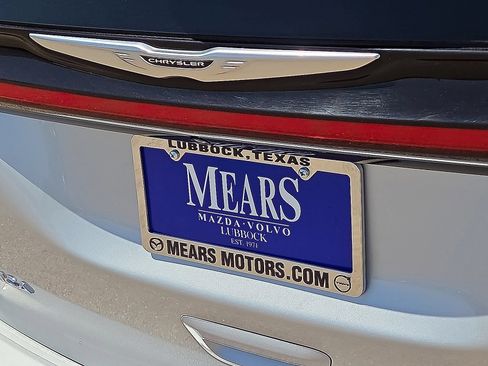 Used 2024 Chrysler Pacifica Touring-L FWD image 15