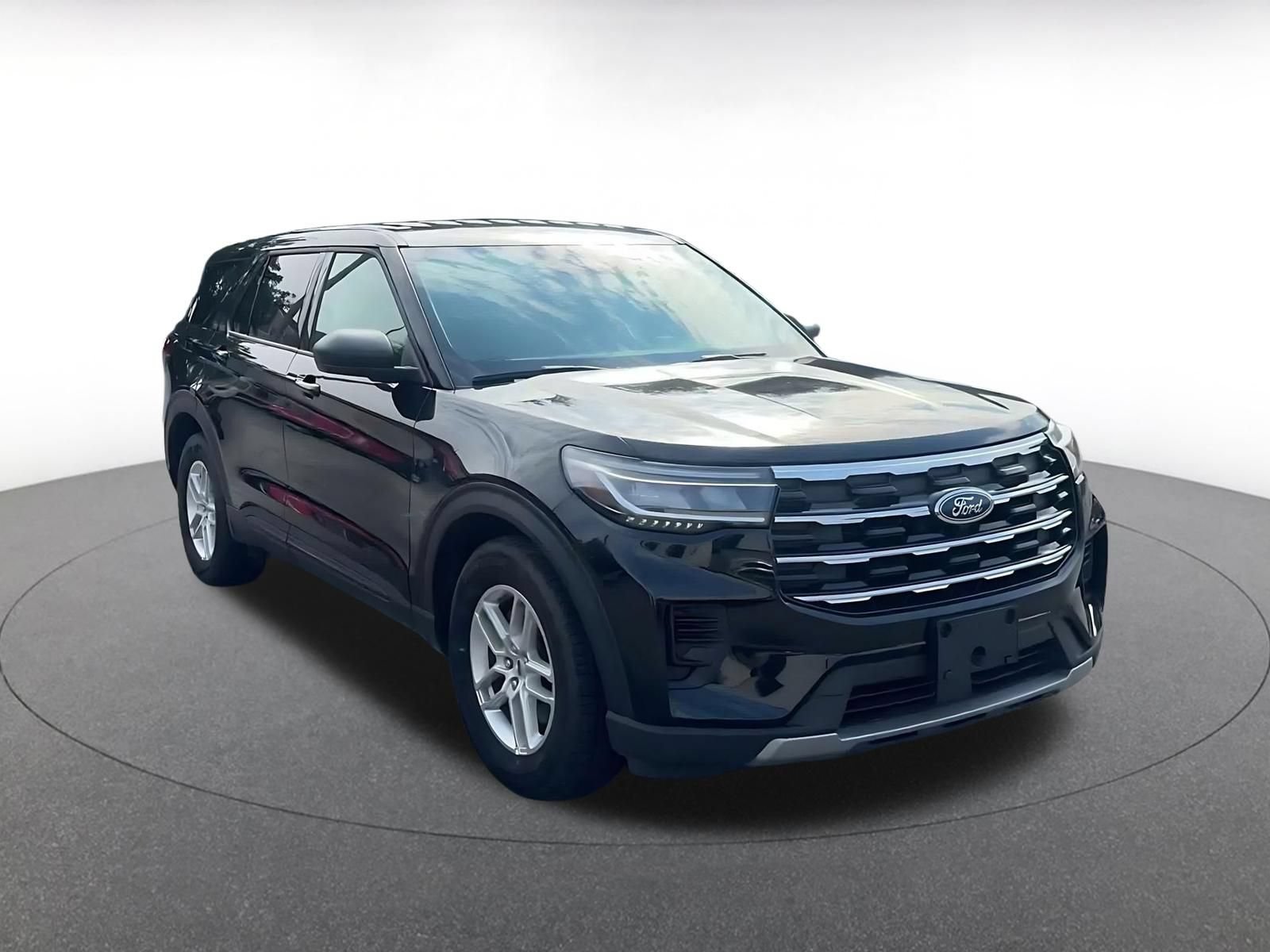 Used 2026 Ford Explorer Active RWD image 2