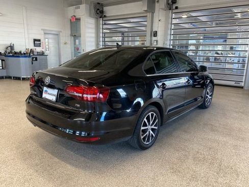 Used 2018 Volkswagen Jetta SE FWD image 5