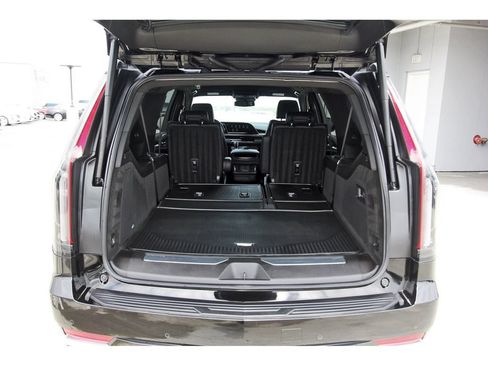 Used 2024 Cadillac Escalade ESV Luxury RWD image 30
