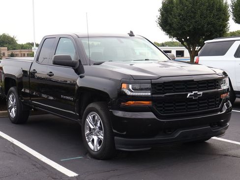 Used 2018 Chevrolet Silverado 1500 Custom w/ Custom Value Package AWD/4WD image 3