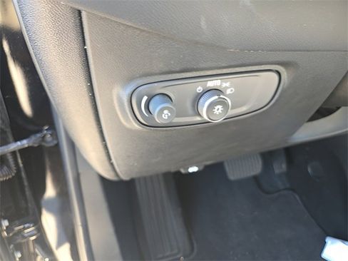 Used 2022 Chevrolet Equinox LS image 12