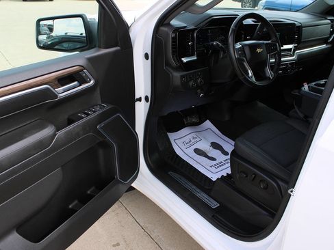 Used 2022 Chevrolet Silverado 1500 LT image 11