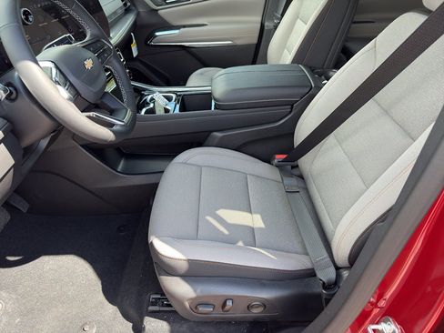 New 2026 Chevrolet Traverse LT image 12