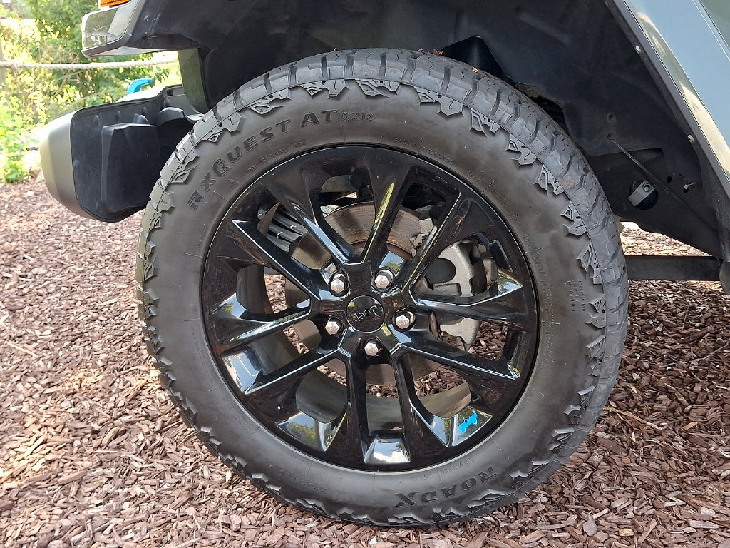 Used 2023 Jeep Wrangler Unlimited Sahara AWD/4WD image 8