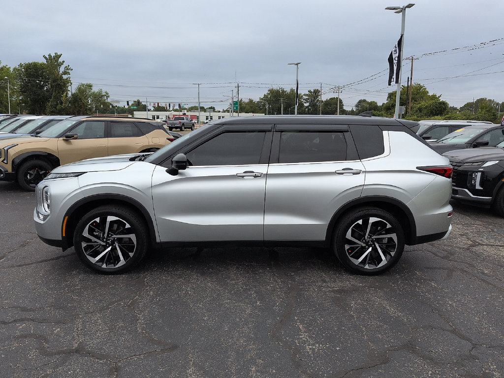 Used 2023 Mitsubishi Outlander SE AWD/4WD image 4