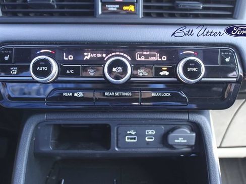 Used 2025 Honda Pilot TrailSport image 19