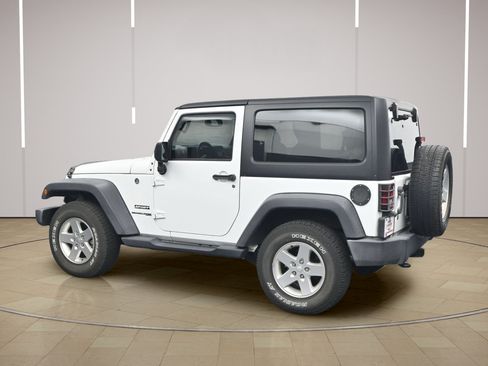 Used 2018 Jeep Wrangler Sport AWD/4WD image 5