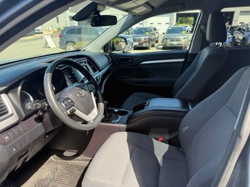 Used 2018 Toyota Highlander LE AWD/4WD image 27