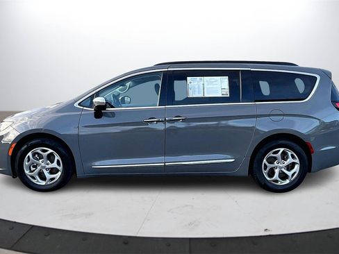 Certified 2023 Chrysler Pacifica Limited image 6