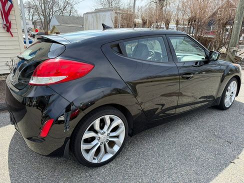 Used 2013 Hyundai Veloster w/ Style Pkg image 8