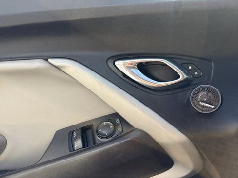 Used 2016 Chevrolet Camaro LT RWD image 4