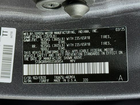 Certified 2025 Toyota Highlander image 32