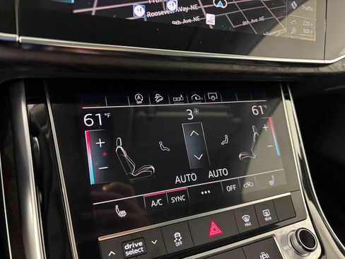 Used 2020 Audi Q7 3.0T Premium w/ Convenience Package AWD/4WD image 22