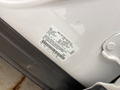 Used 2021 Ford Explorer image 21