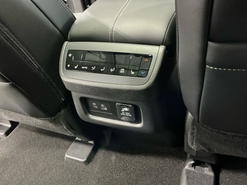 Used 2024 Nissan Pathfinder Platinum w/ Cargo Package image 29