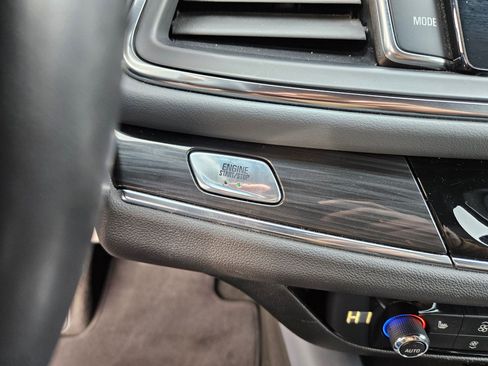 Used 2024 Buick Enclave Essence image 19