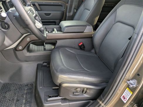 Used 2024 Land Rover Defender 110 X-Dynamic SE image 12