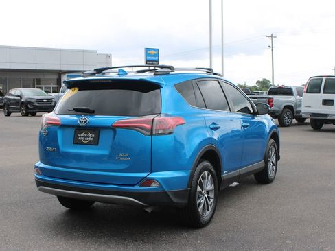 Used 2018 Toyota RAV4 XLE AWD/4WD image 9