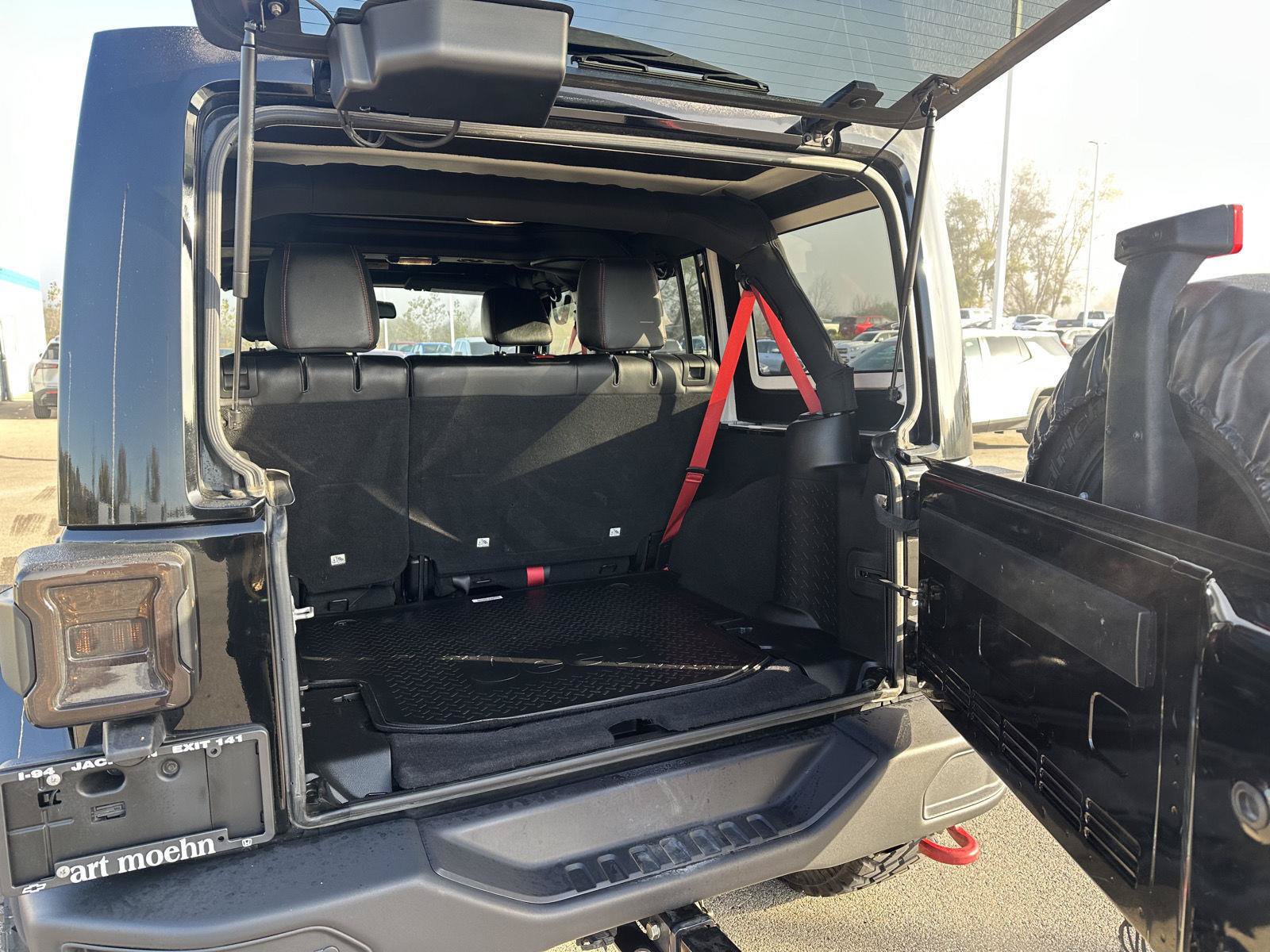 Used 2018 Jeep Wrangler Unlimited Rubicon AWD/4WD image 12