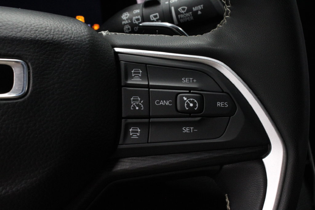 Used 2023 Jeep Grand Cherokee Altitude AWD/4WD image 27