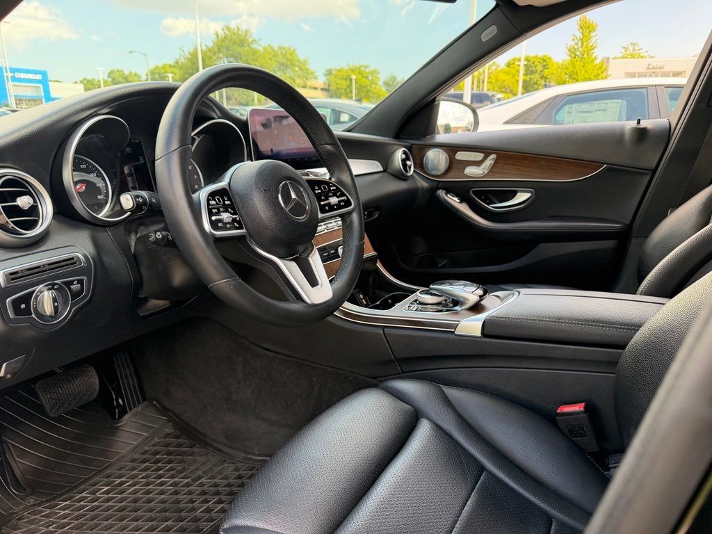 Used 2019 Mercedes-Benz C 300 4MATIC Sedan image 4
