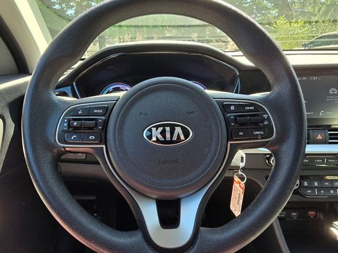 Certified 2021 Kia Niro LX FWD image 15